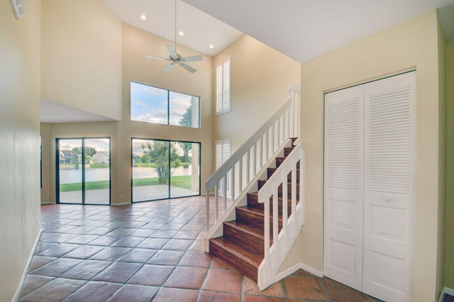 Building Photo - 12561 Shoreside Ln