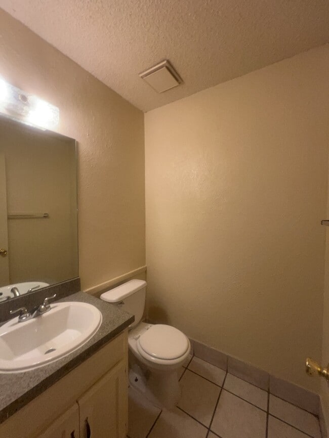 Building Photo - Arlington 3/2.5/2 duplex Ready for move in