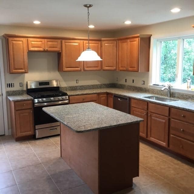 Building Photo - 87 Pine St