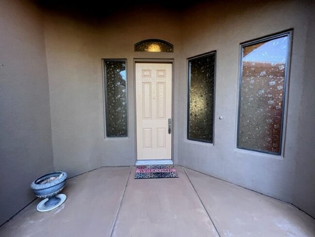 Building Photo - 3 Bed 2 Bath Golf Gated Community Pet Friendly,Boat Garage. Bullhead Parkway