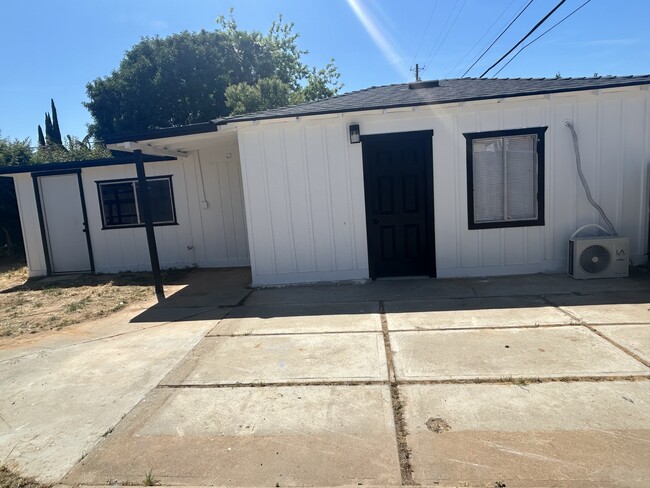 Building Photo - 336 W Pinedale Ave