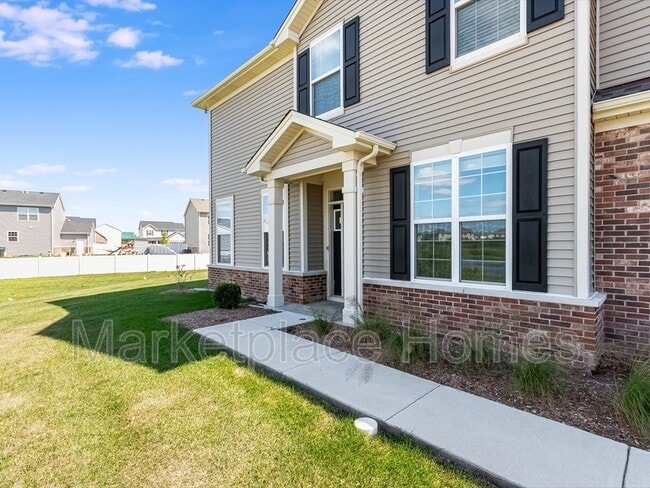 Building Photo - 15014 Quincy Cir
