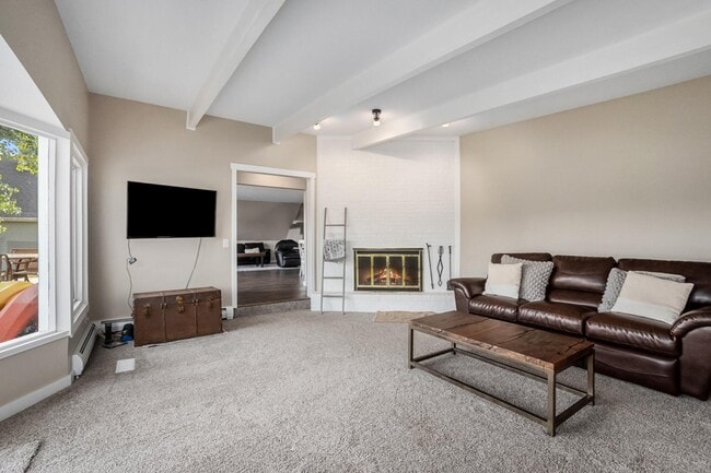 Building Photo - 811 Palmer Dr