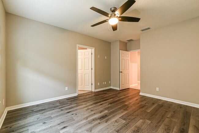 Building Photo - 9808 Kinmore Dr