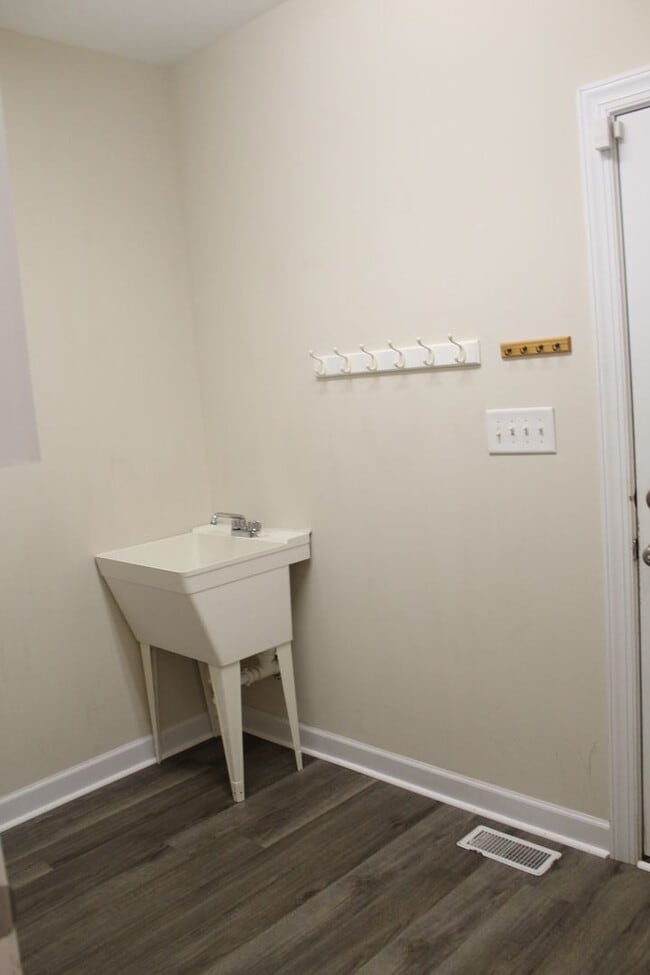 Building Photo - Dogwood Estates
