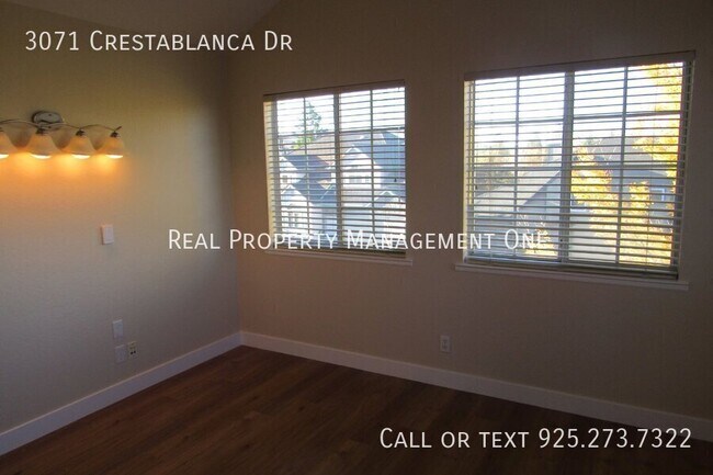 Building Photo - 3071 Crestablanca Dr