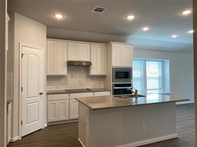 Building Photo - 655 Windbrook Dr
