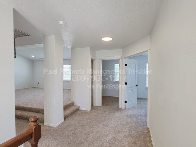 Building Photo - 5017 Laredo Dr