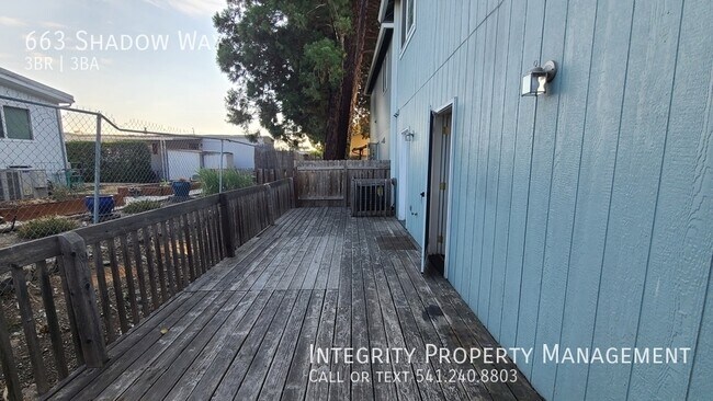 Building Photo - 663 Shadow Way