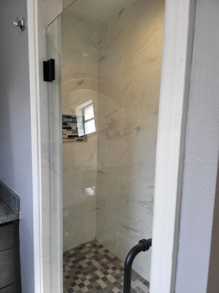 Building Photo - 2401 S Jackson Rd