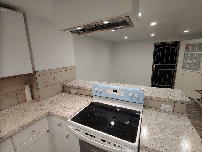 Building Photo - 3255 Ogden Ave