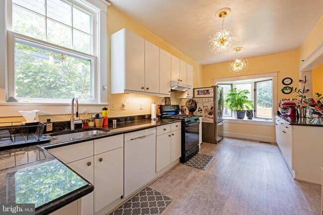 Building Photo - 3512 35th St NW