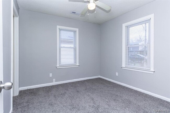 Building Photo - 9712 Cherokee St