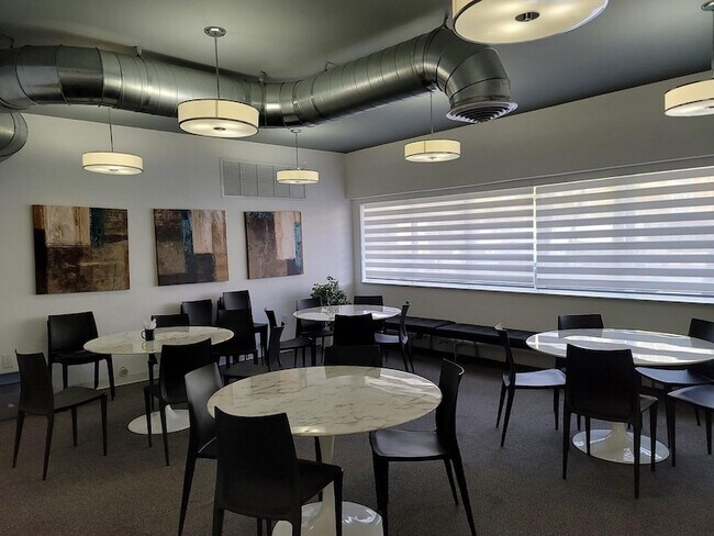 Building Photo - 401 Golden Isles Dr