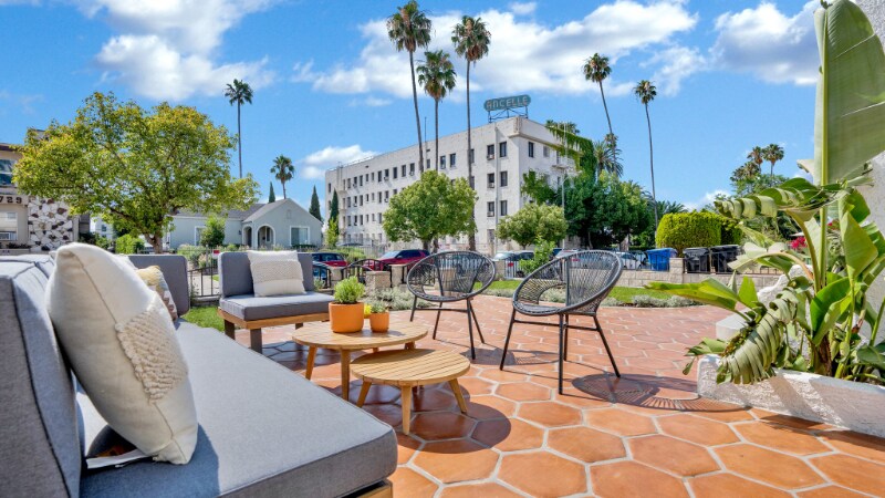 Building Photo - 724 S Gramercy Dr