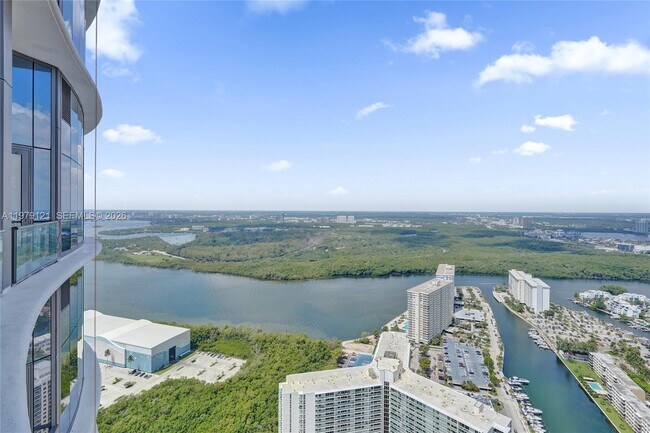 Building Photo - 15701 Collins Ave