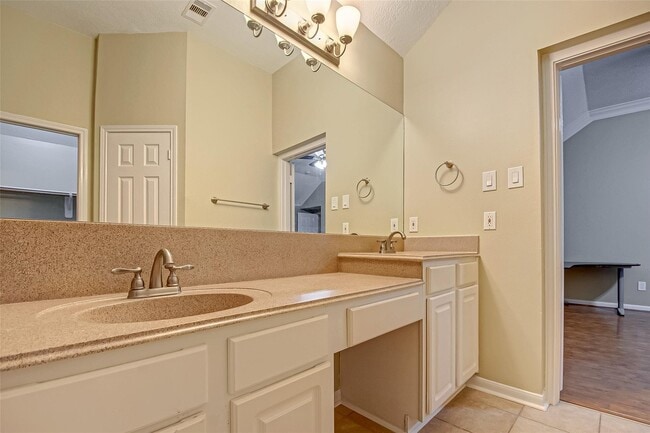 Building Photo - 4611 Summer Lakes