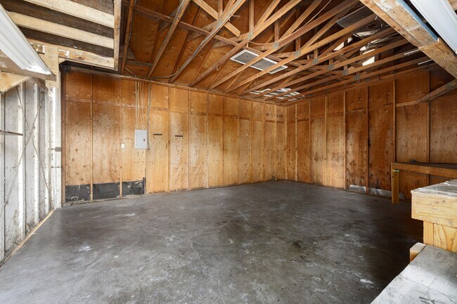 Building Photo - 503 W Jackson St