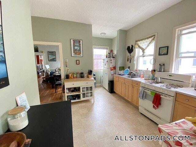 Building Photo - 77 Easton St