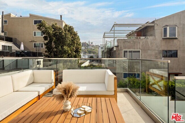 Building Photo - 6730 Esplanade