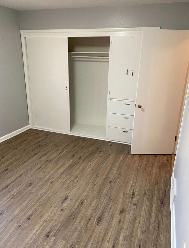 Building Photo - KF2