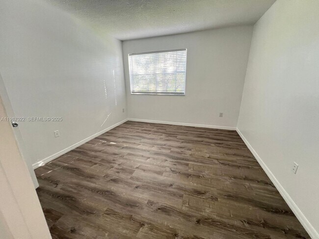 Building Photo - 101 SW 117th Ave