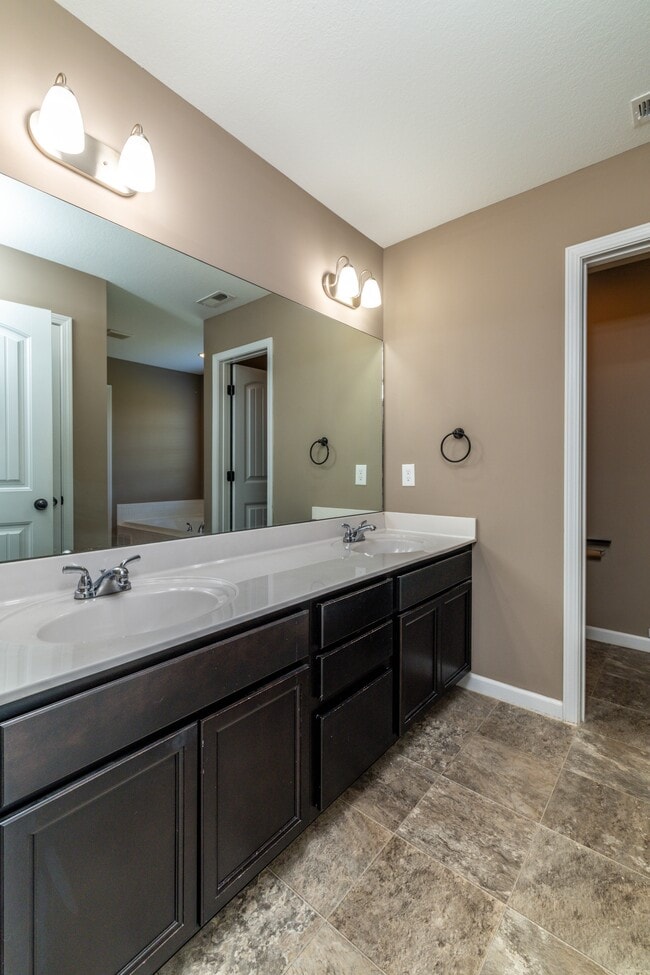 Building Photo - 2715 Honey Hill Rd