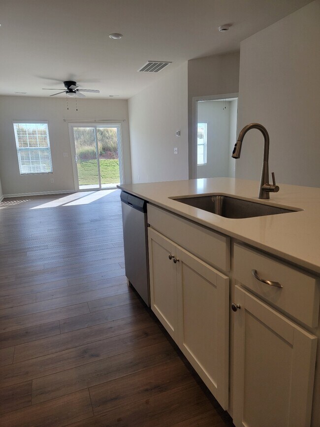 Building Photo - 44 Fernhill Ln