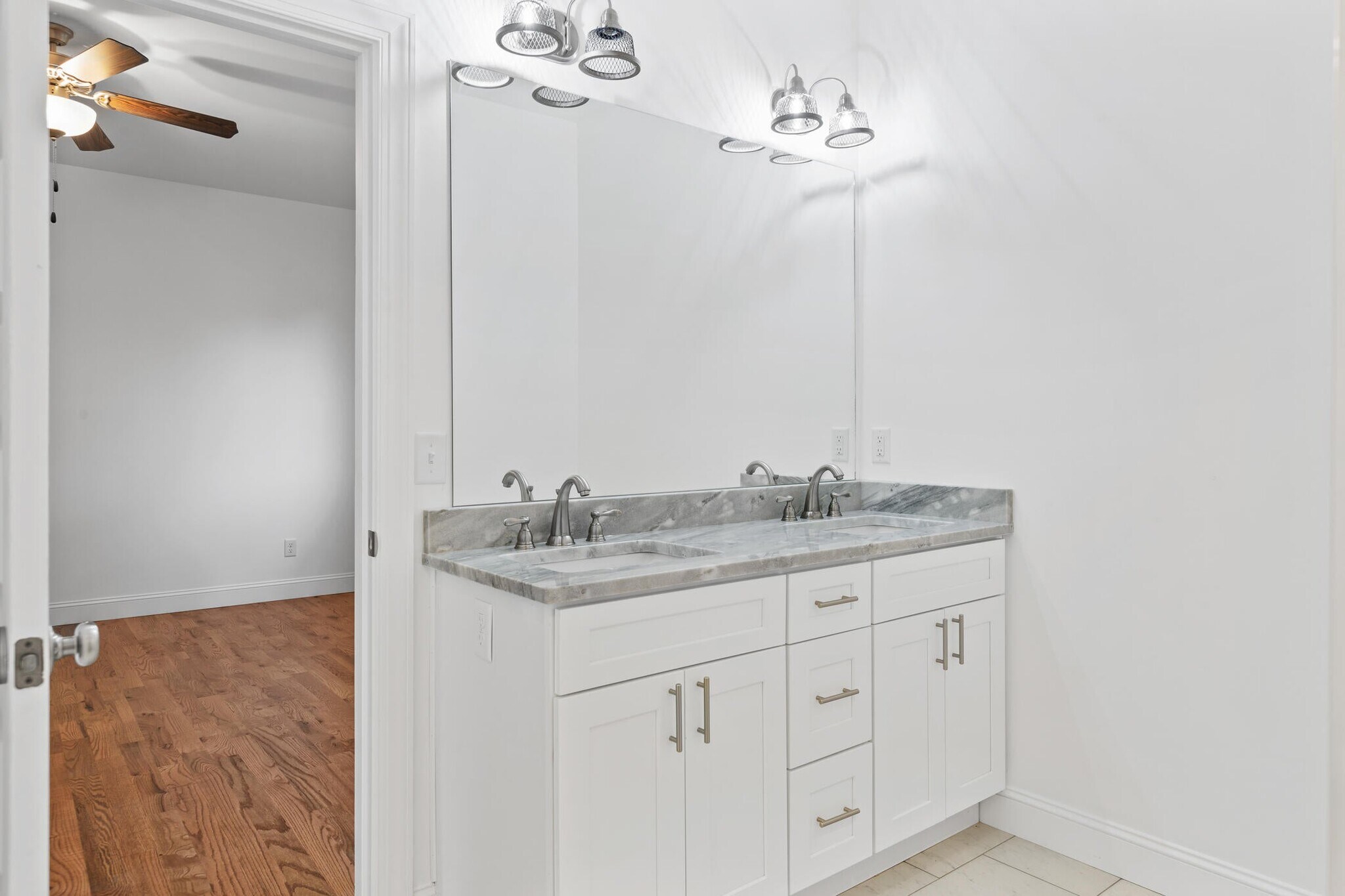 Building Photo - 2006 E 14th St