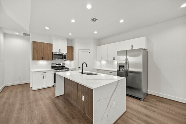 Building Photo - 2710 Bronze Vis Dr