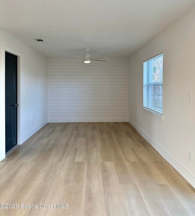 Building Photo - 557 Chantilly Dr