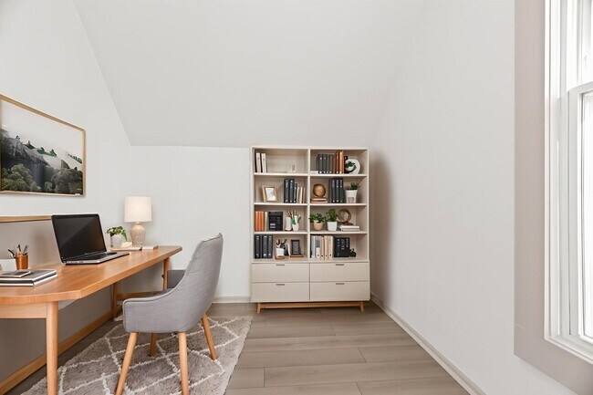 Building Photo - 2846 N Troy St