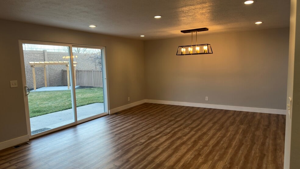 Building Photo - 894 E 840 N