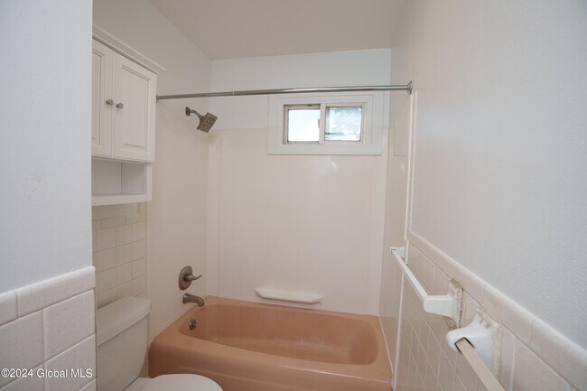 Building Photo - 35 McAlpin St