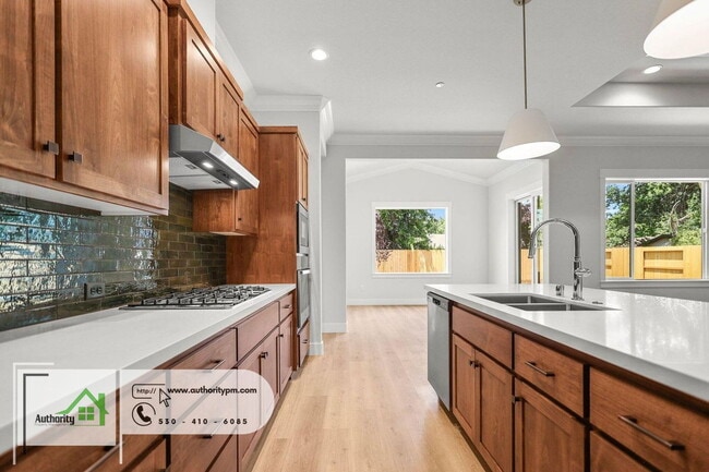 Building Photo - 2864 River Dr