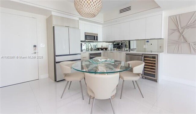 Building Photo - 92 SW 3rd St