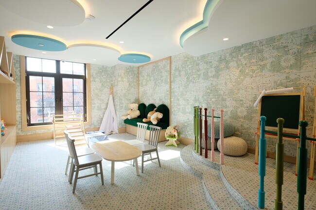 Building Photo - 300 W 122nd St