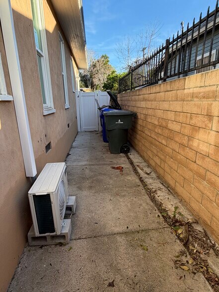 Building Photo - 3460 Brockton Ave