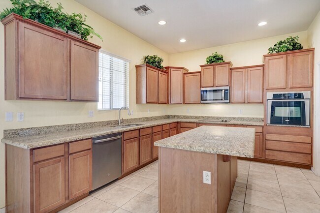 Building Photo - AVAILABLE NOW IN SHAMROCK ESTATES GILBERT!!!