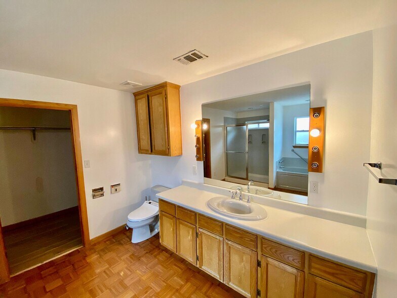 Building Photo - 4112 Blackhawk St