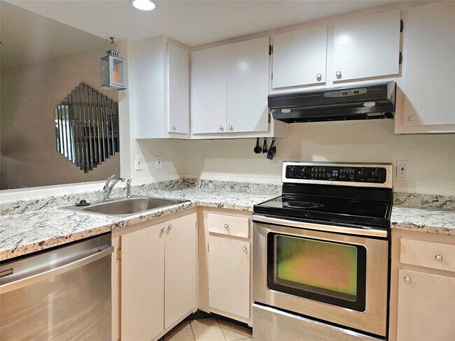 Building Photo - 1460 NW 80th Ave