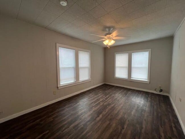 Building Photo - 2209 Homan Ave