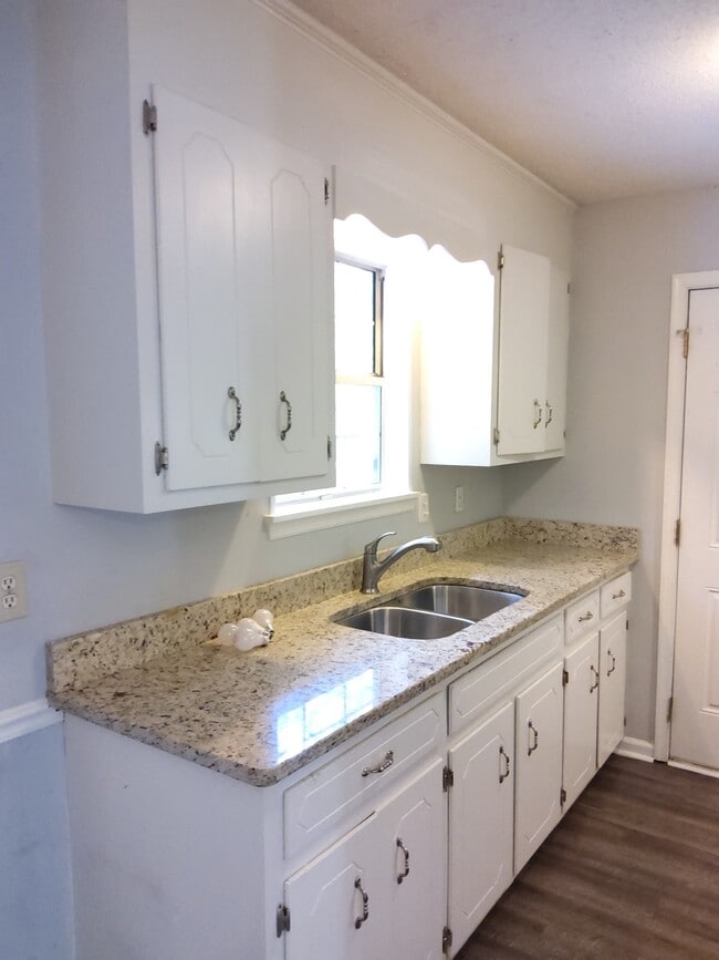 Building Photo - 101 Brandon Ln