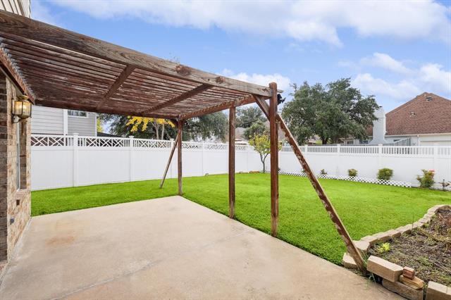 Building Photo - 1218 St Tropez Dr