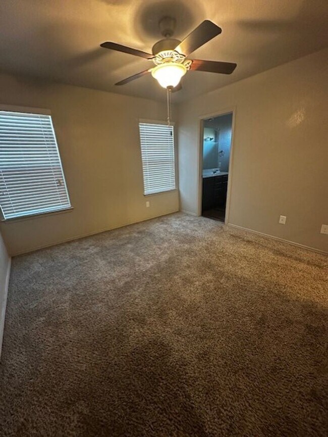 Building Photo - 2433 Stoneham Ct