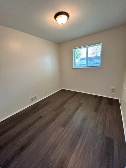 Building Photo - 30721 Gladys Ave