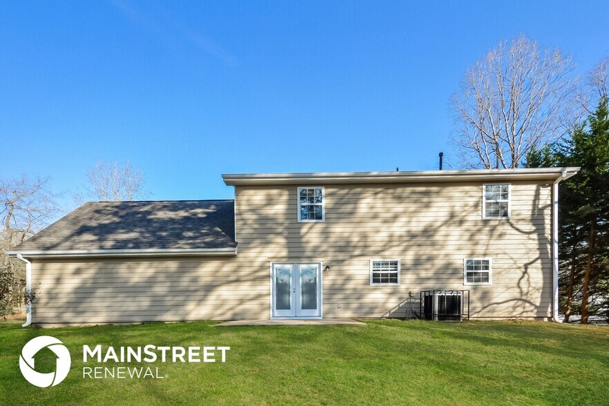Building Photo - 90 Lakefront Dr