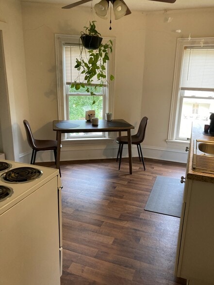 eat in kitchen - 221 W Sibley St
