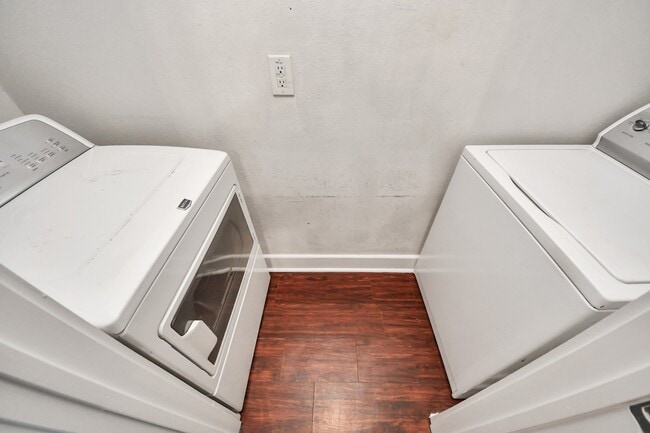 Building Photo - 1536 Kew Garden Dr