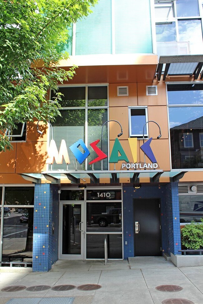 Building Photo - Stylish and Sleek Loft at the Mosaic in Do...